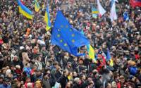 Нардепы на Майдане получают СМС с призывом покинуть акцию